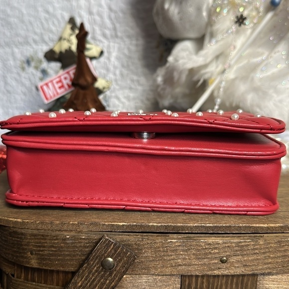 🦋NWT! $99 Bagdley Mischka Red Diamond Quilted Crossbody Bag removable strap - Picture 5 of 6